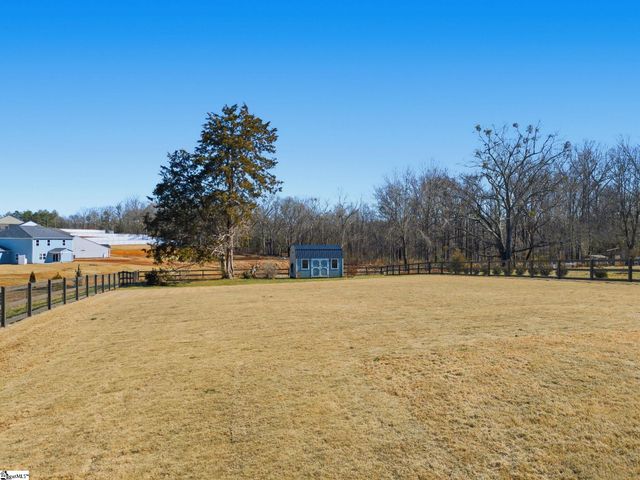 255 R C Thompson Road, Chesnee, SC 29323