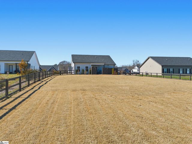 255 R C Thompson Road, Chesnee, SC 29323