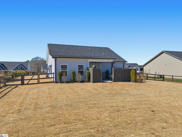 255 R C Thompson Road, Chesnee, SC 29323