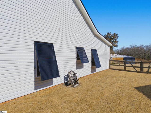 255 R C Thompson Road, Chesnee, SC 29323