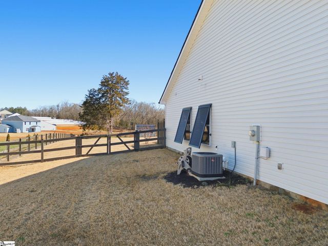 255 R C Thompson Road, Chesnee, SC 29323