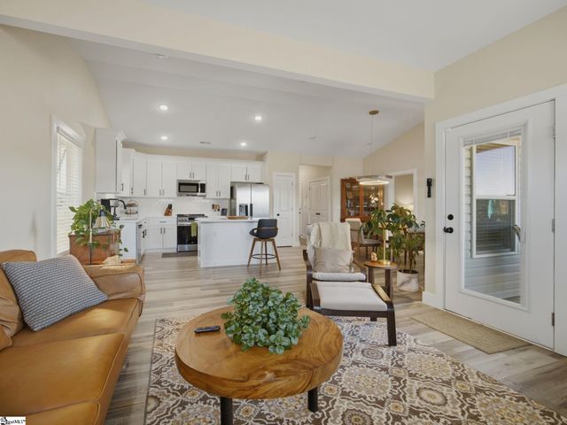 255 R C Thompson Road, Chesnee, SC 29323