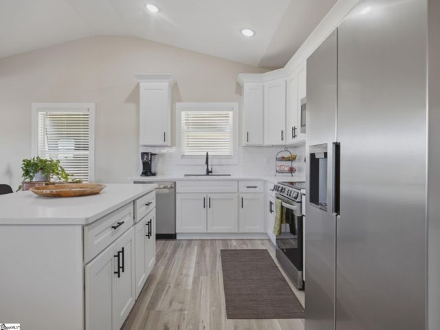 255 R C Thompson Road, Chesnee, SC 29323