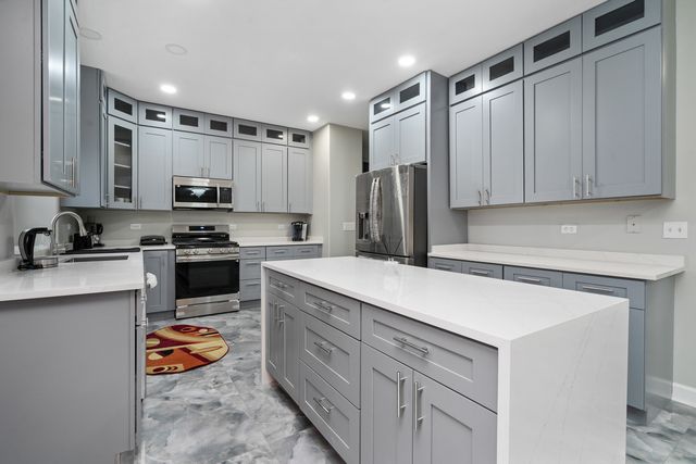 244 Stonegate Road, Bolingbrook, IL 60440