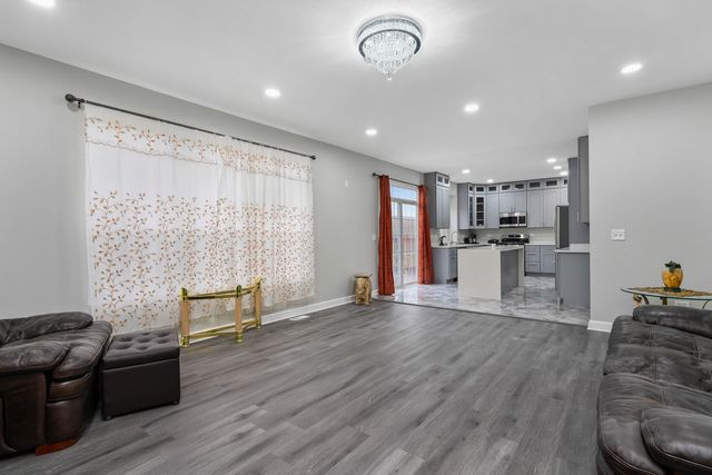 244 Stonegate Road, Bolingbrook, IL 60440