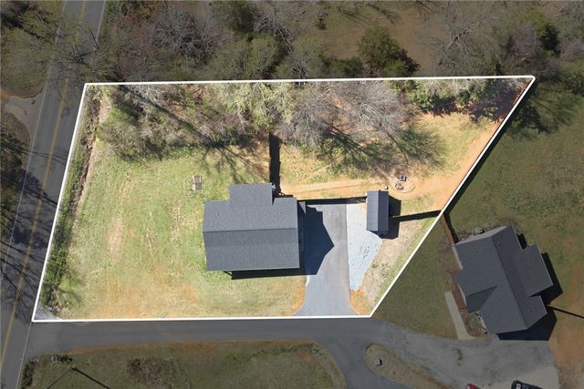 745 Dave Nix Road, Seneca, SC 29678