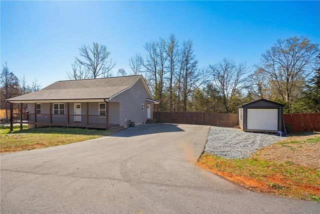 745 Dave Nix Road, Seneca, SC 29678