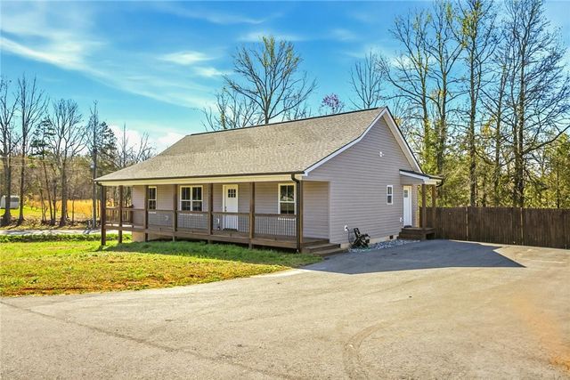 745 Dave Nix Road, Seneca, SC 29678