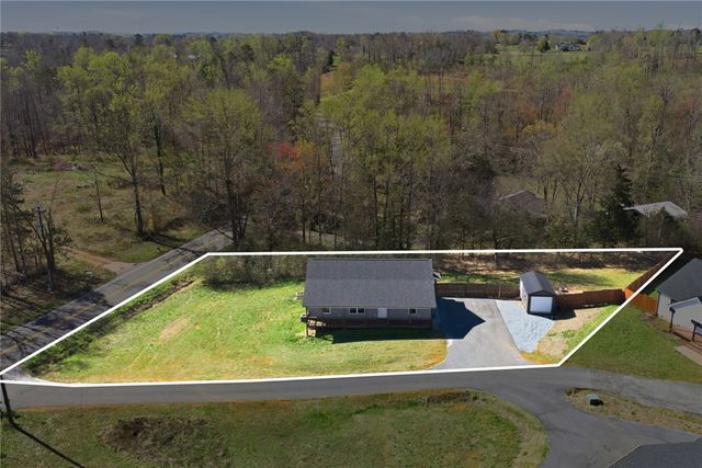 745 Dave Nix Road, Seneca, SC 29678