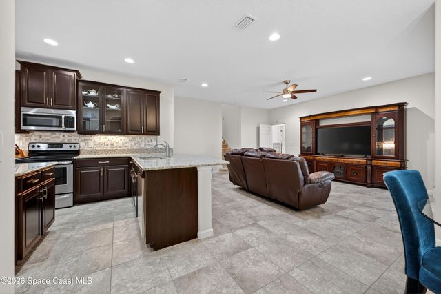 509 Easton Forest Circle SE, Palm Bay, FL 32909