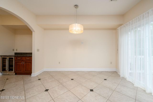 25 White Oak Lane, Aberdeen, NJ 07747