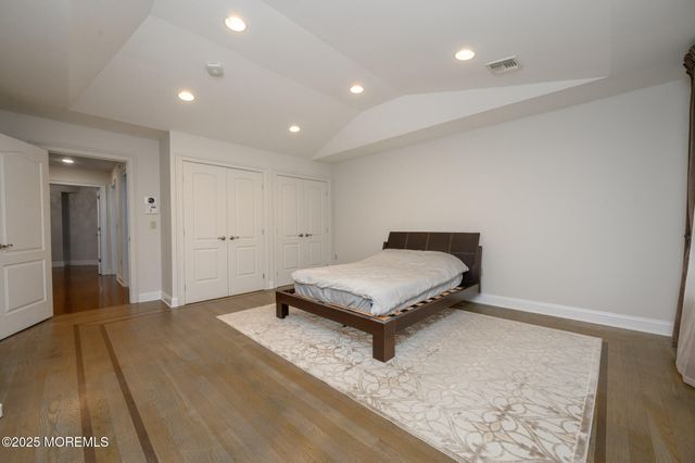 25 White Oak Lane, Aberdeen, NJ 07747