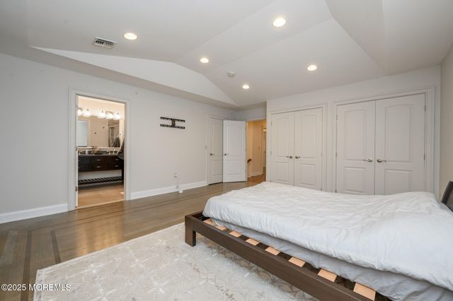 25 White Oak Lane, Aberdeen, NJ 07747