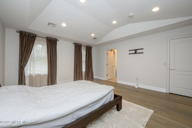 25 White Oak Lane, Aberdeen, NJ 07747