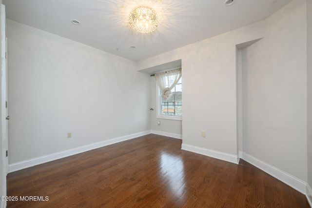 25 White Oak Lane, Aberdeen, NJ 07747