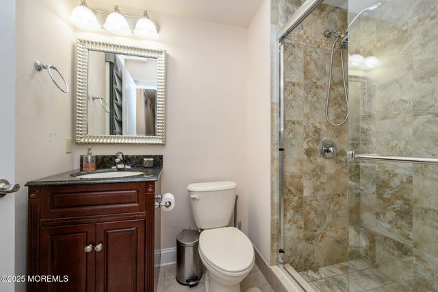 25 White Oak Lane, Aberdeen, NJ 07747