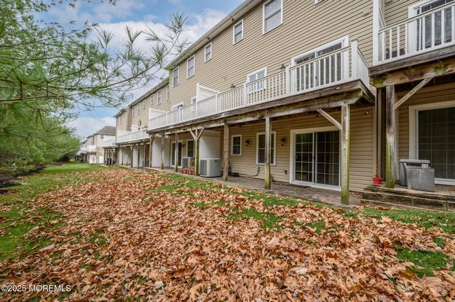 25 White Oak Lane, Aberdeen, NJ 07747