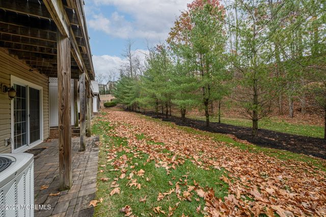 25 White Oak Lane, Aberdeen, NJ 07747