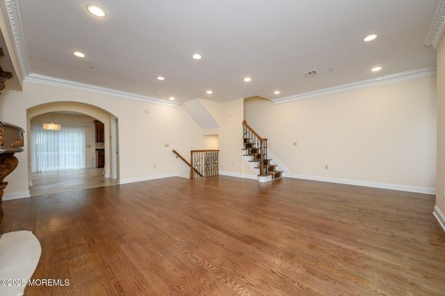 25 White Oak Lane, Aberdeen, NJ 07747