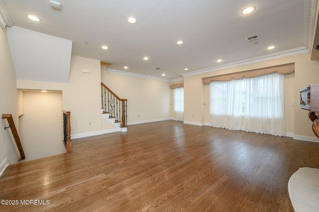 25 White Oak Lane, Aberdeen, NJ 07747