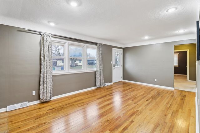 310 SE 7th Street, Ankeny, IA 50021