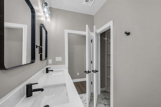 4297 Peak Ln, Elgin, OK 73538