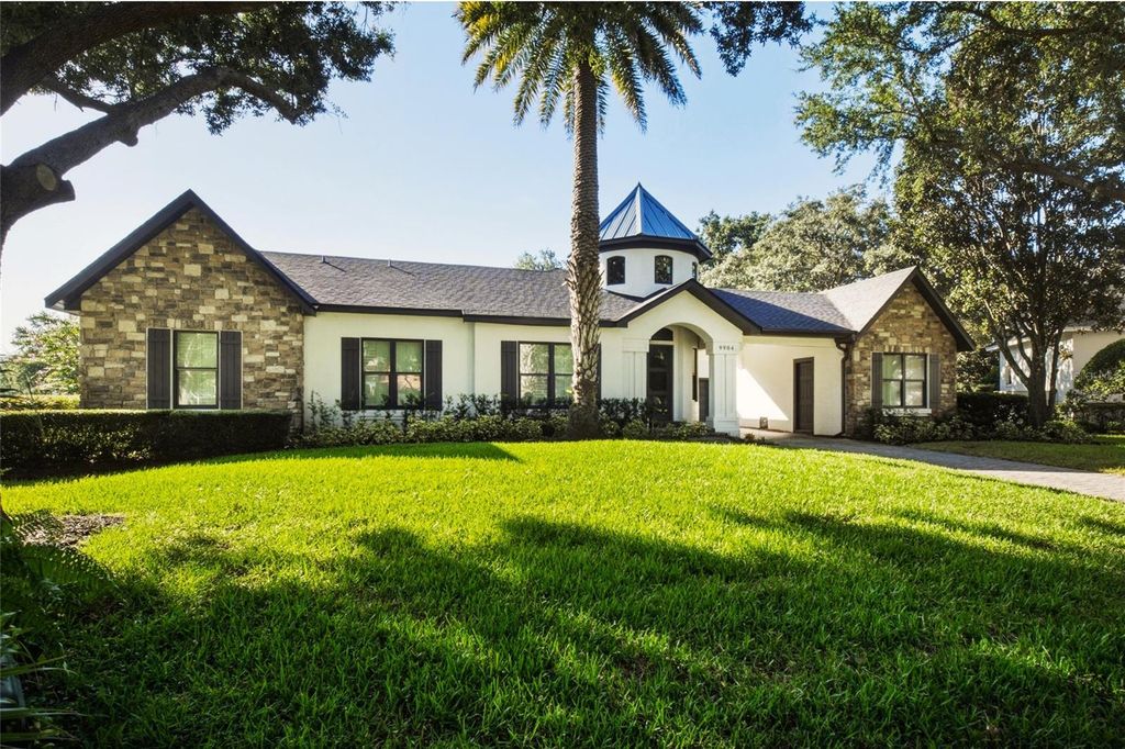 Image 1 of property listing at 9904 BRENTFORD COURT, Windermere, FL 34786