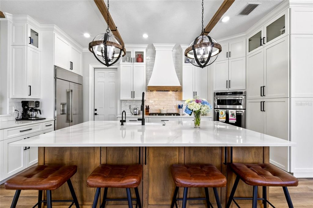 Image 12 of property listing at 9904 BRENTFORD COURT, Windermere, FL 34786