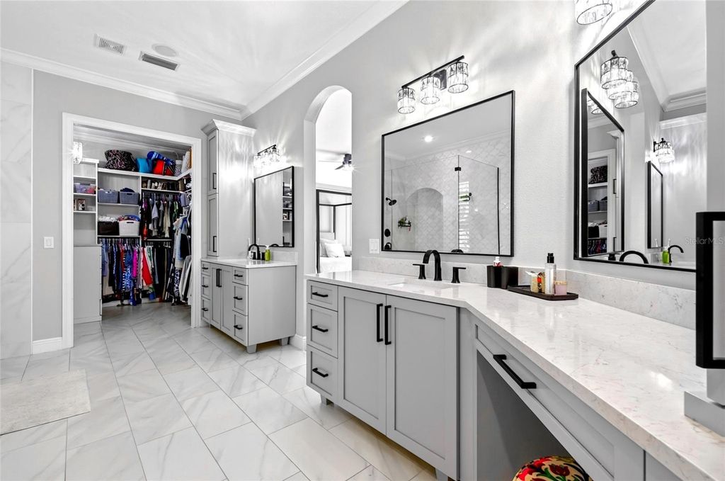 Image 20 of property listing at 9904 BRENTFORD COURT, Windermere, FL 34786