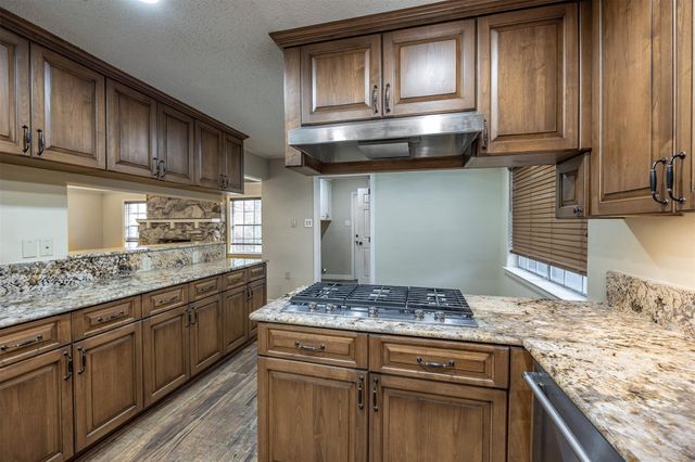3301 Savell Drive, Baytown, TX 77521