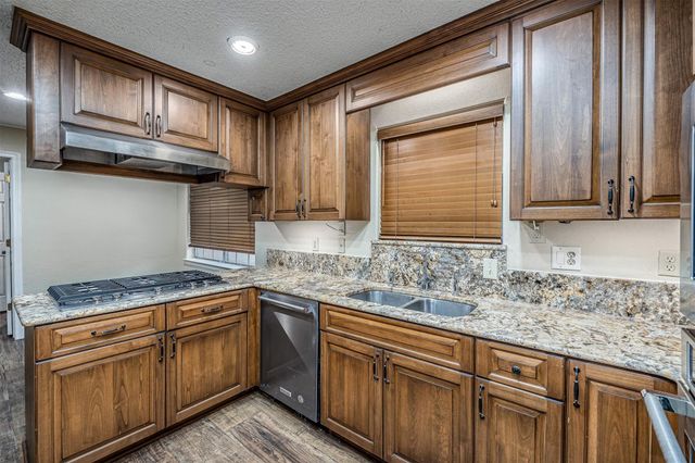 3301 Savell Drive, Baytown, TX 77521