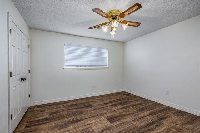 3301 Savell Drive, Baytown, TX 77521
