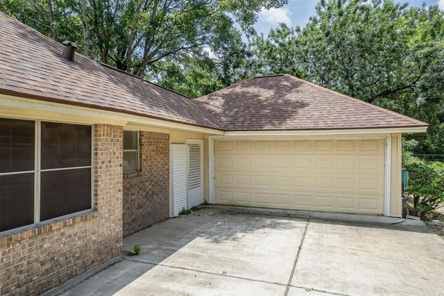 3301 Savell Drive, Baytown, TX 77521