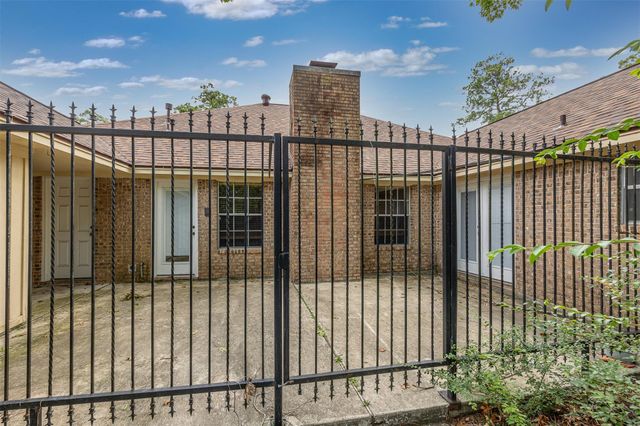3301 Savell Drive, Baytown, TX 77521