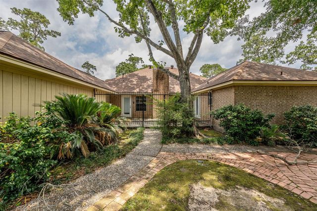 3301 Savell Drive, Baytown, TX 77521