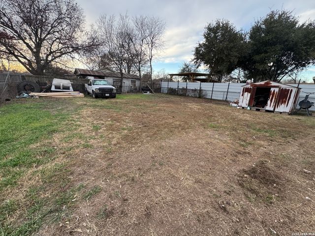 2815 Hollyhill Dr, San Antonio, TX 78222