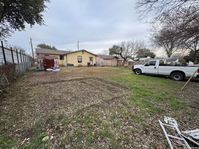 2815 Hollyhill Dr, San Antonio, TX 78222