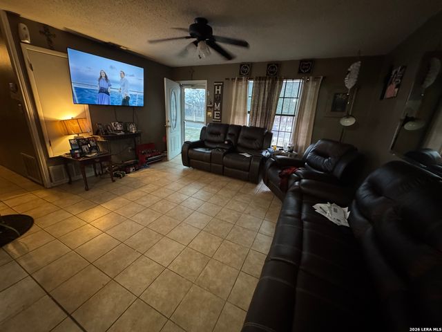 2815 Hollyhill Dr, San Antonio, TX 78222