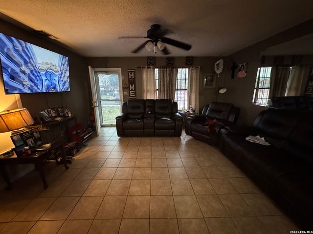 2815 Hollyhill Dr, San Antonio, TX 78222