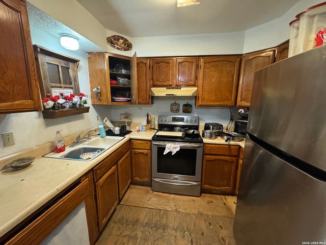 2815 Hollyhill Dr, San Antonio, TX 78222