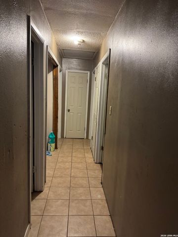 2815 Hollyhill Dr, San Antonio, TX 78222