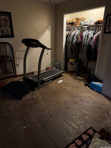 2815 Hollyhill Dr, San Antonio, TX 78222