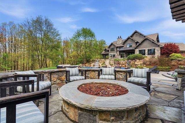 5709 N Montour Rd, Richland, PA 15044