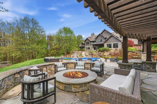 5709 N Montour Rd, Richland, PA 15044