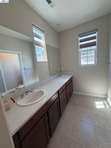 2282 S Podere Dr A, Mountain House, CA 95391
