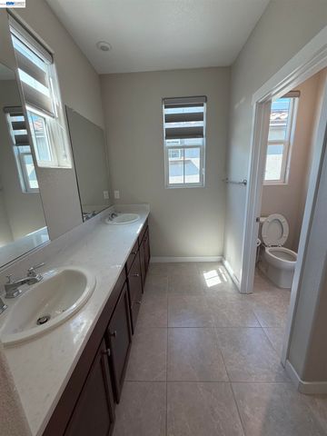 2282 S Podere Dr A, Mountain House, CA 95391