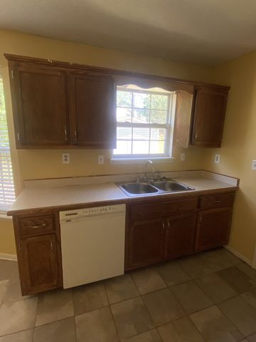 838 Turtle Creek Rd, Clarksville, TN 37043