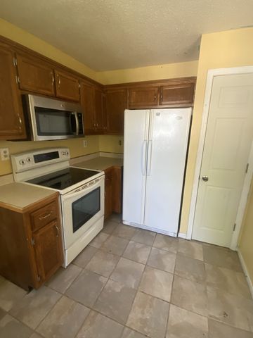 838 Turtle Creek Rd, Clarksville, TN 37043