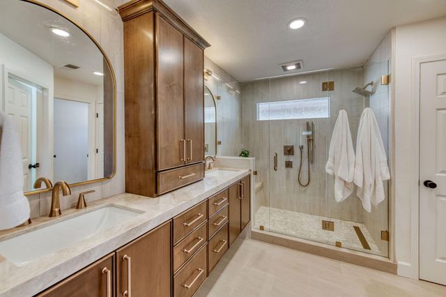 418 S Creek Drive, Madera, CA 93637