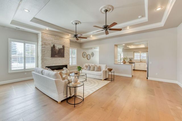 418 S Creek Drive, Madera, CA 93637